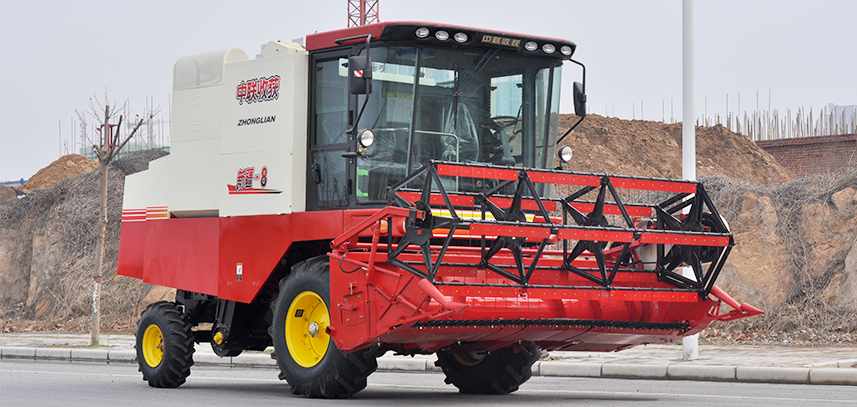 永利皇宫官网 新疆4LZ-8 自走式大豆收获机